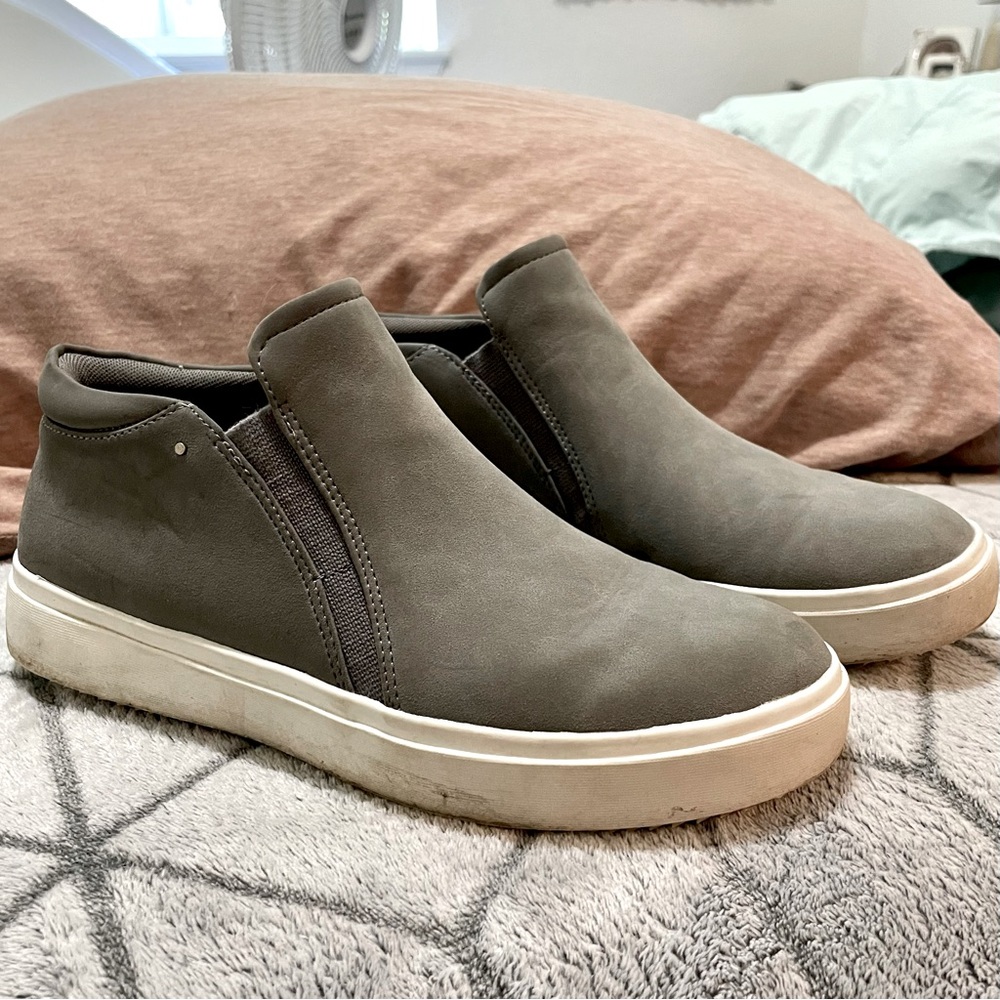 Dr. Scholl’s sneakers